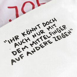 Akne Kid Joe - Mittelfinger - Tailliertes Shirt (EP16) - white