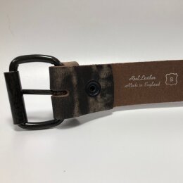 Nietengürtel - Gürtel mit schwarzen Pyramidennieten - 3-Reihig - B720 - Echtleder - stress brown S