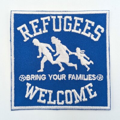 REFUGEES WELCOME - weiß auf blau - gestickter Patch (Aufnäher)