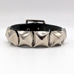 Armband mit silbernen Pyramidennieten - 1-Reihig - WB008...