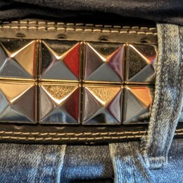 Nietengürtel - Gürtel mit silbernen Pyramidennieten und Stitching  - 2-Reihig - B359 - Echtleder - black S