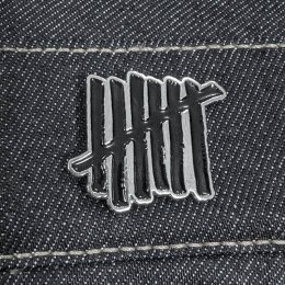 Merchmanufaktur - Dein Design - Metallpins - auf Anfrage